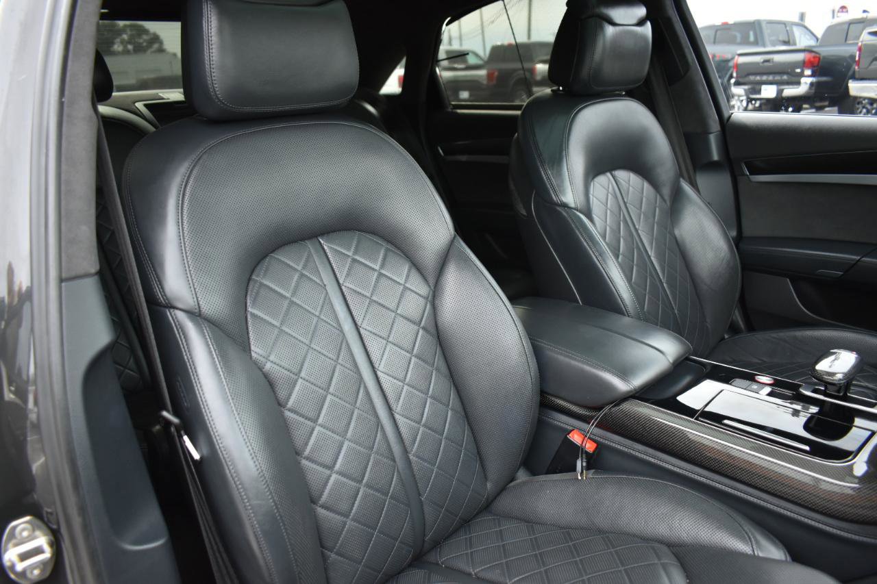 Used 2015 Audi S8 image 32