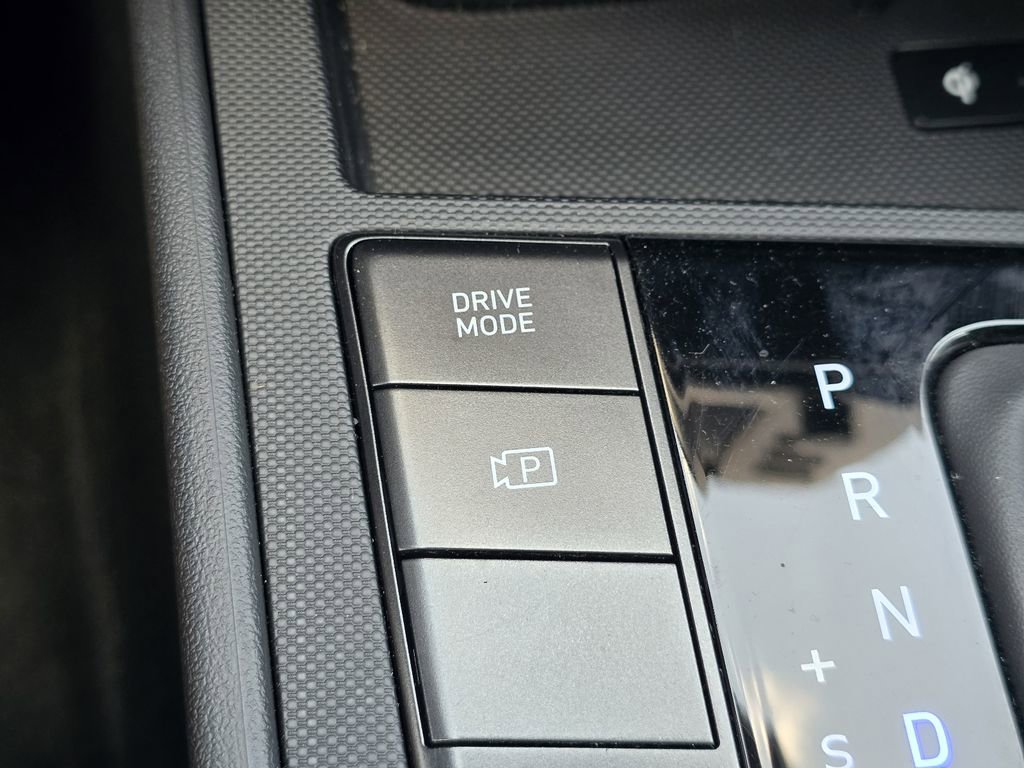 Used 2025 Hyundai Elantra Sport image 21