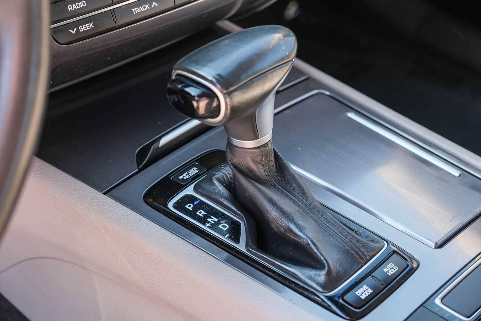 Used 2018 Genesis G80 3.8 RWD image 23