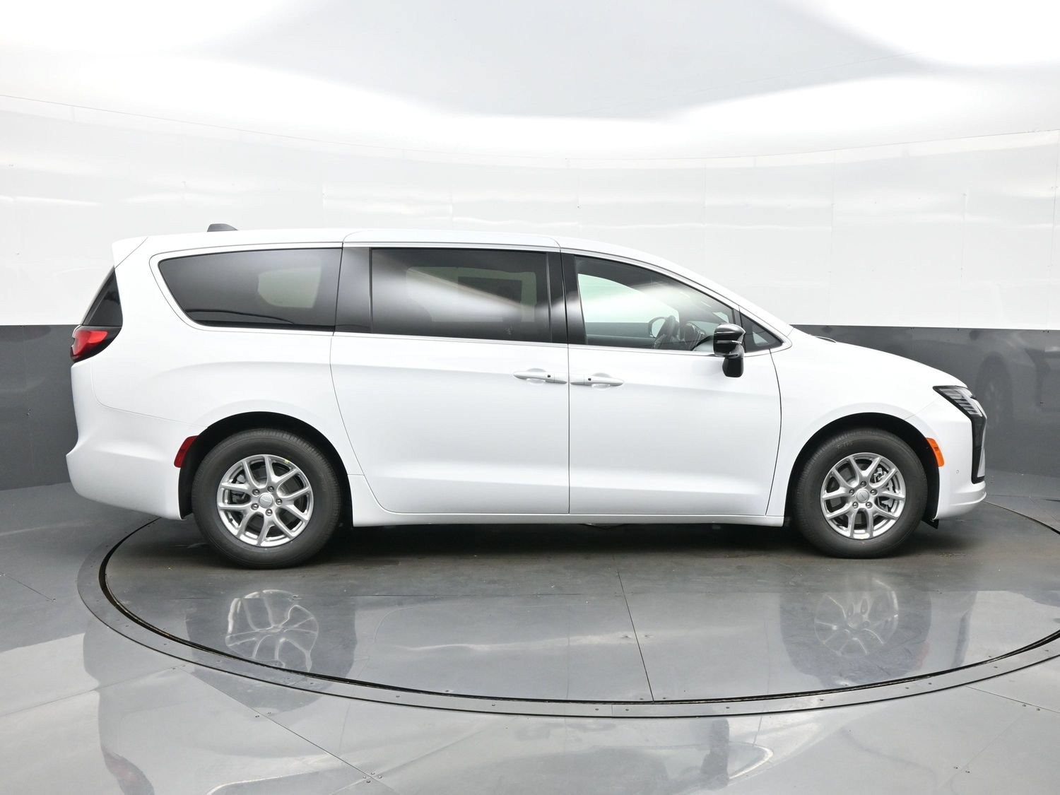 New 2027 Chrysler Pacifica Select w/ Family Tech Group FWD image 8