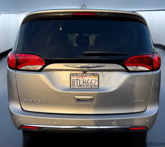 Used 2019 Chrysler Pacifica Limited image 4