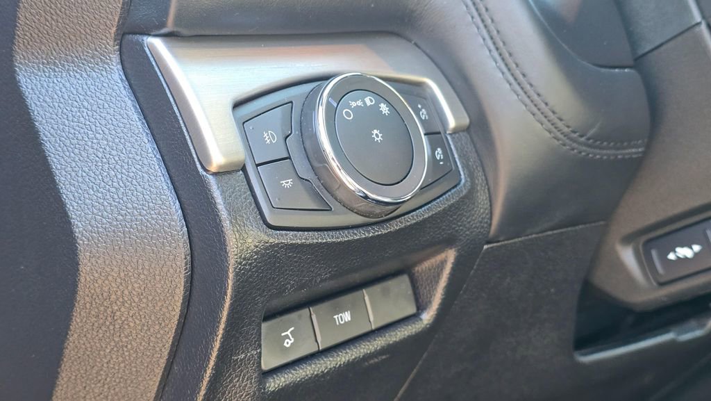 Used 2018 Ford Explorer Platinum AWD/4WD image 26