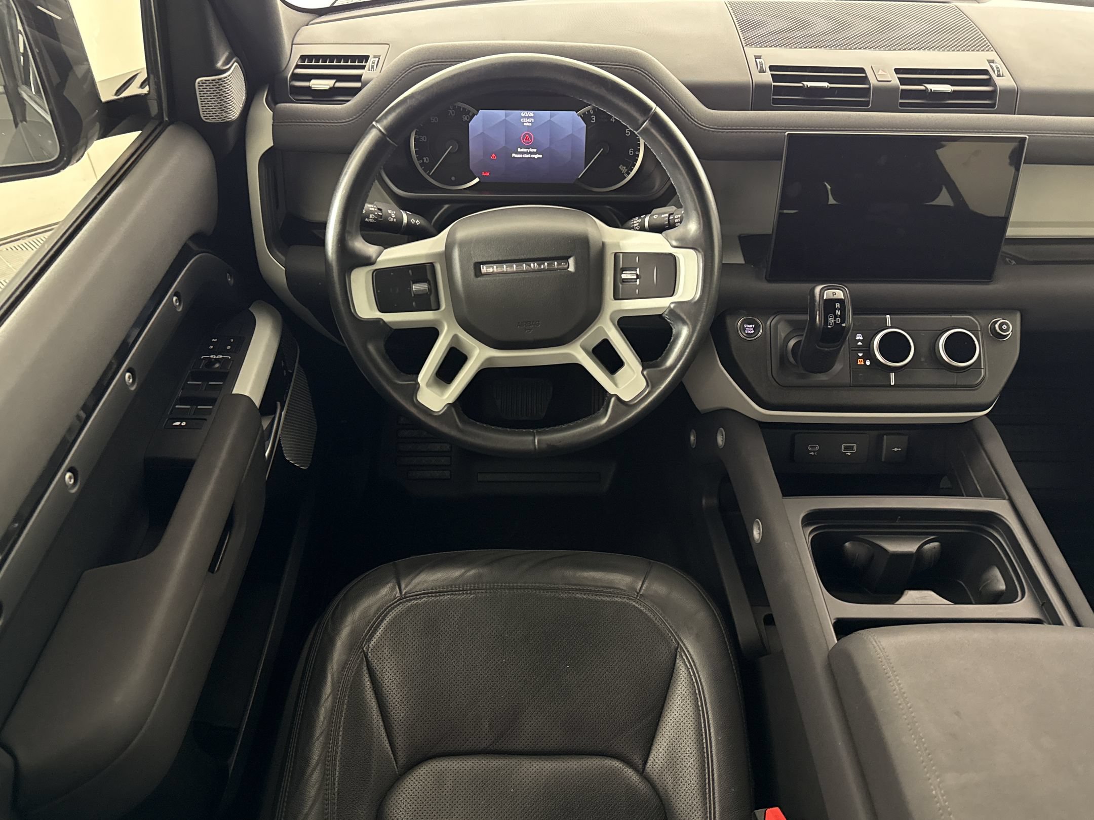 Used 2023 Land Rover Defender 130 SE AWD/4WD image 26