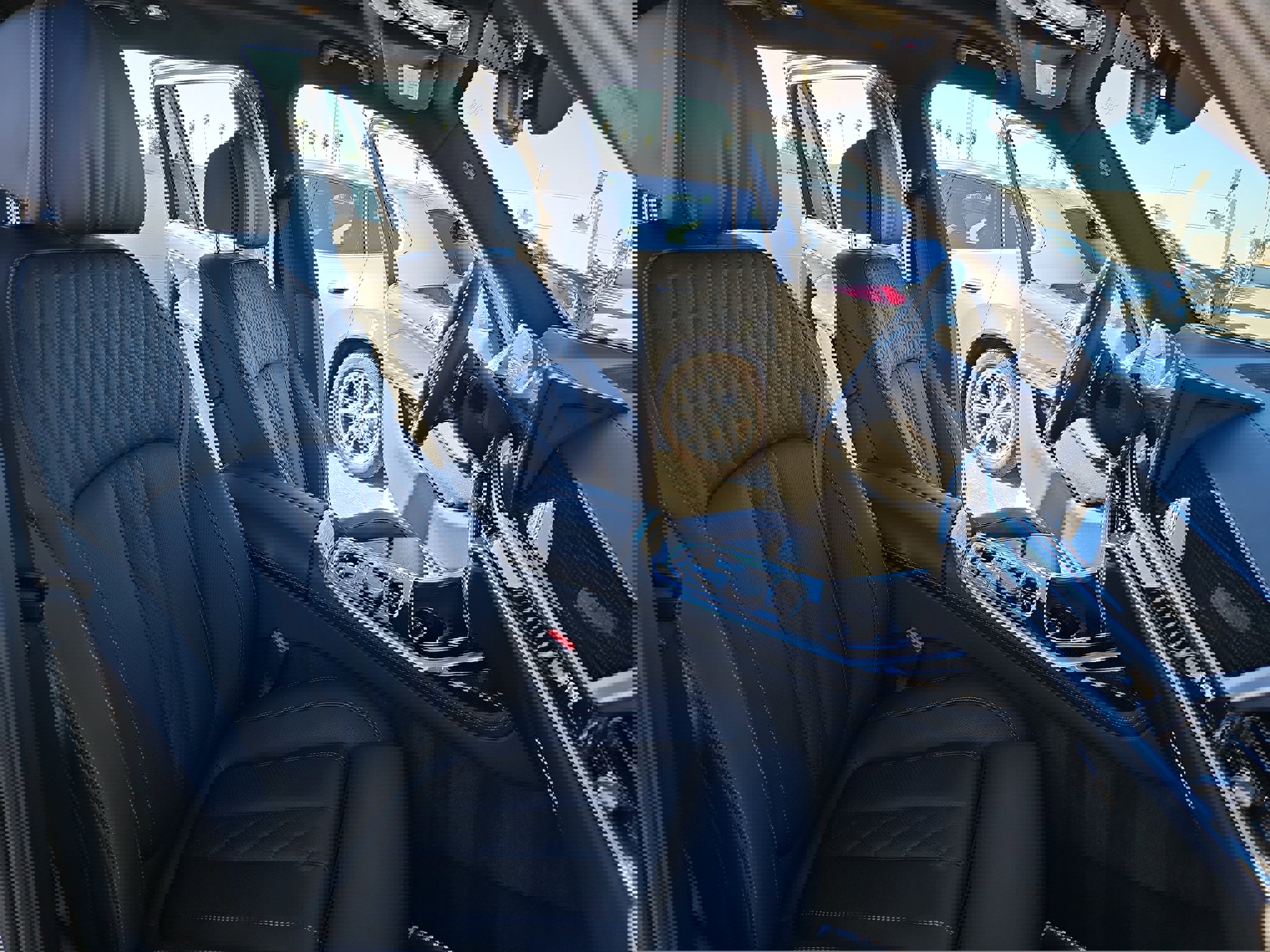 Used 2025 BMW X7 M60i image 10