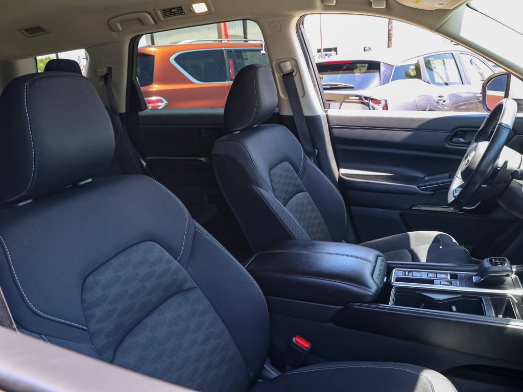 Used 2024 Nissan Pathfinder SV FWD image 21