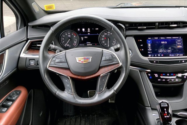 Used 2023 Cadillac XT5 Sportv w/ Technology Package AWD/4WD image 4