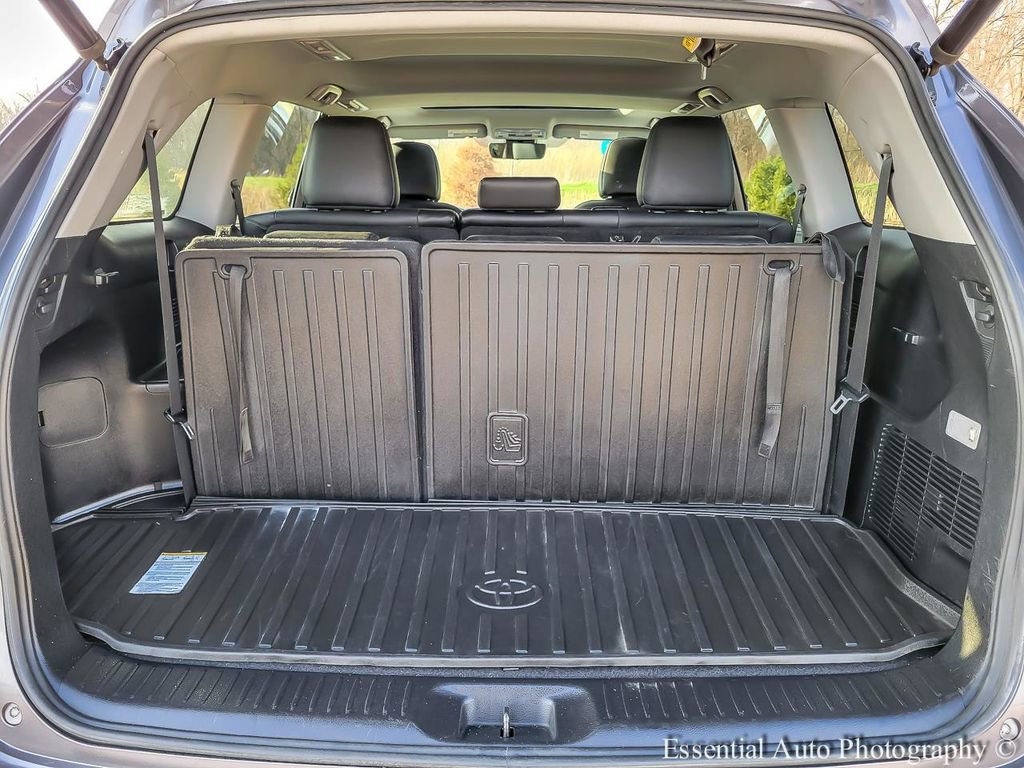 Used 2019 Toyota Highlander XLE AWD/4WD image 29