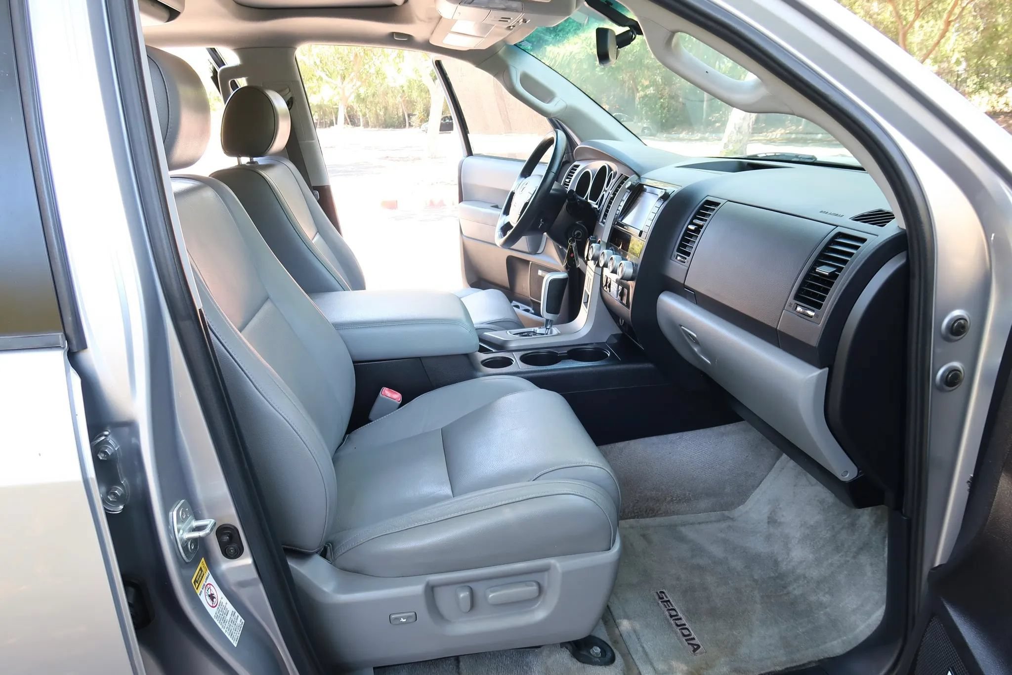 Used 2010 Toyota Sequoia Limited RWD image 23