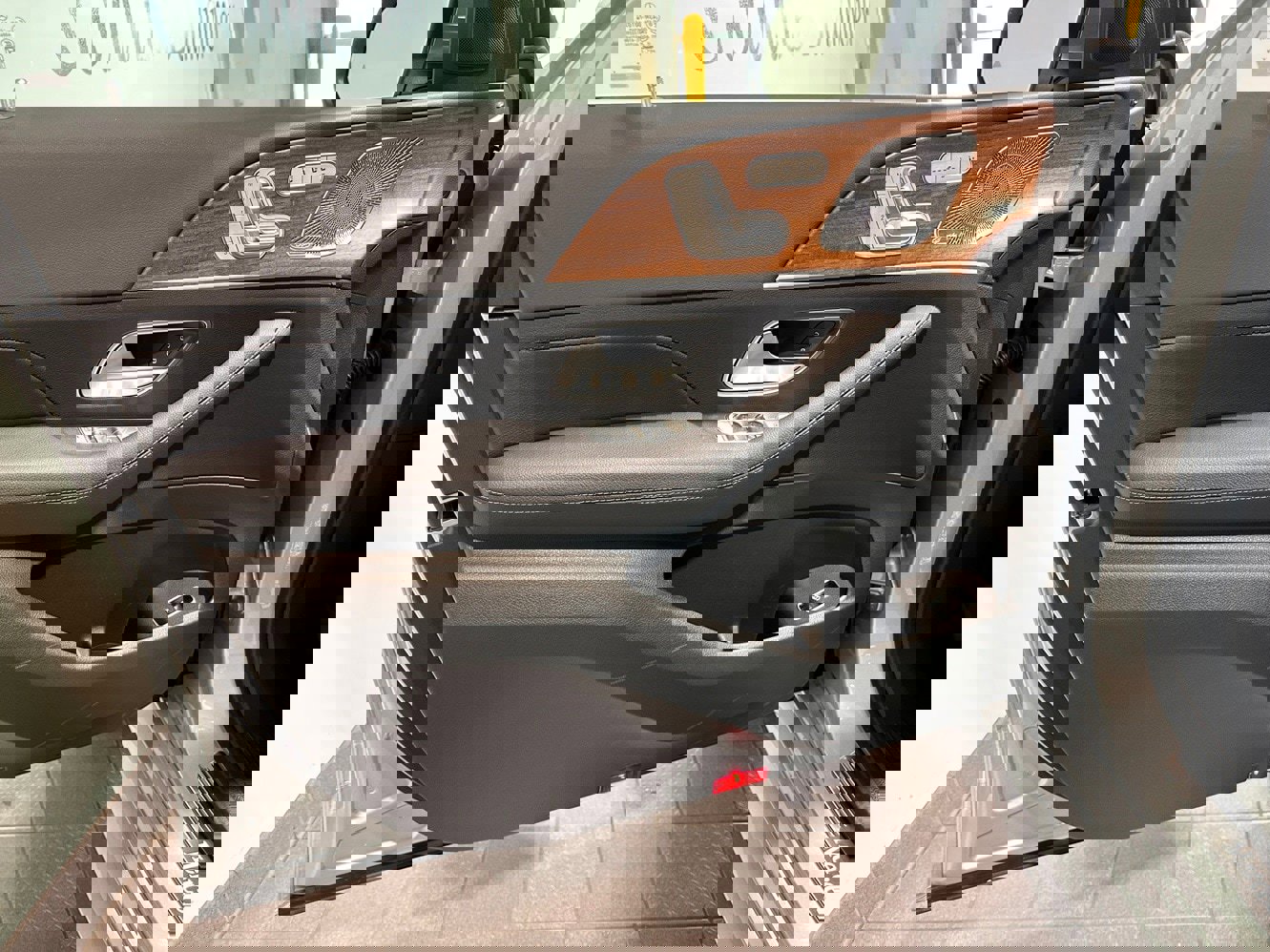 New 2025 Mercedes-Benz GLS 450 4MATIC image 8