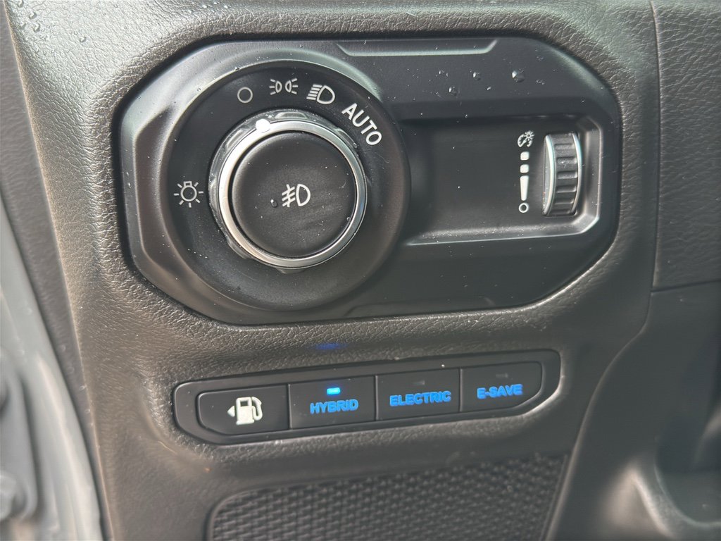 Used 2023 Jeep Wrangler Unlimited Rubicon 4xe w/ Safety Group AWD/4WD image 16