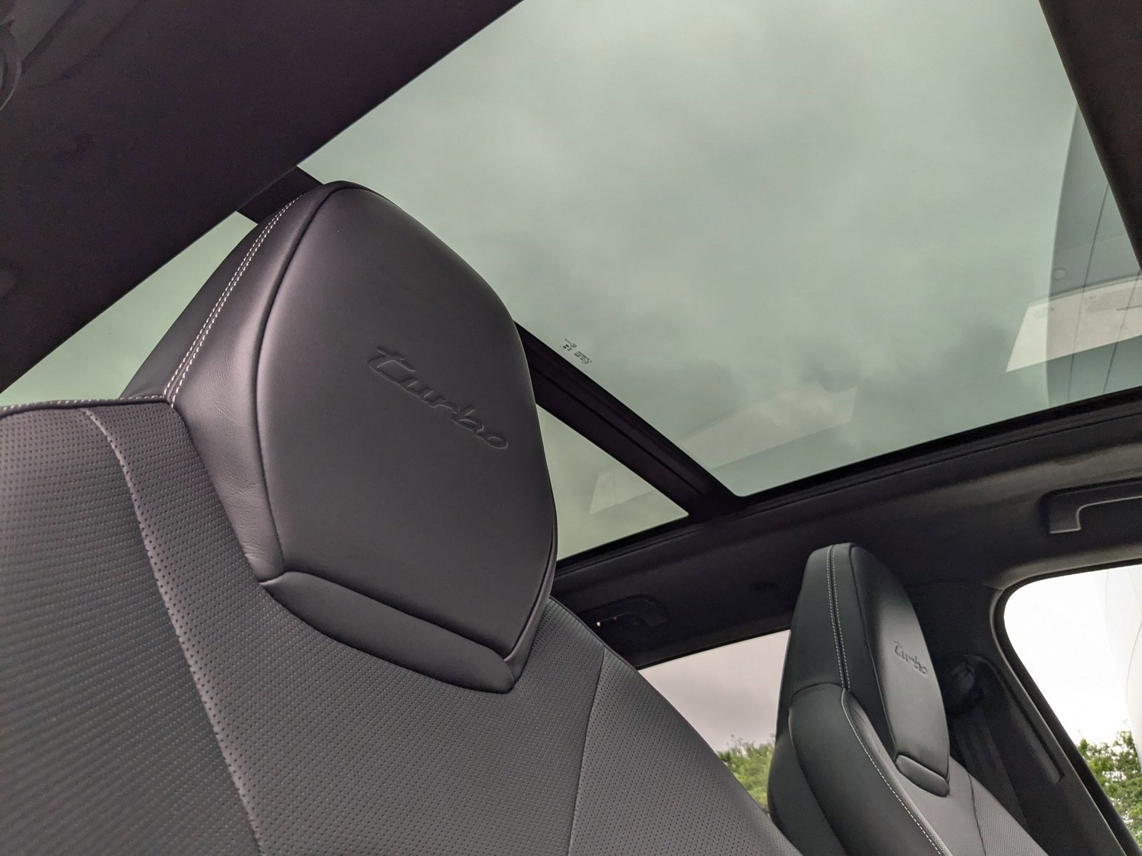New 2025 Porsche Cayenne Turbo AWD/4WD image 28