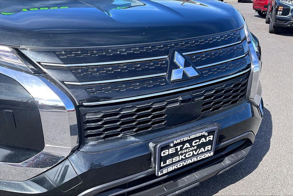 Used 2023 Mitsubishi Outlander ES image 28