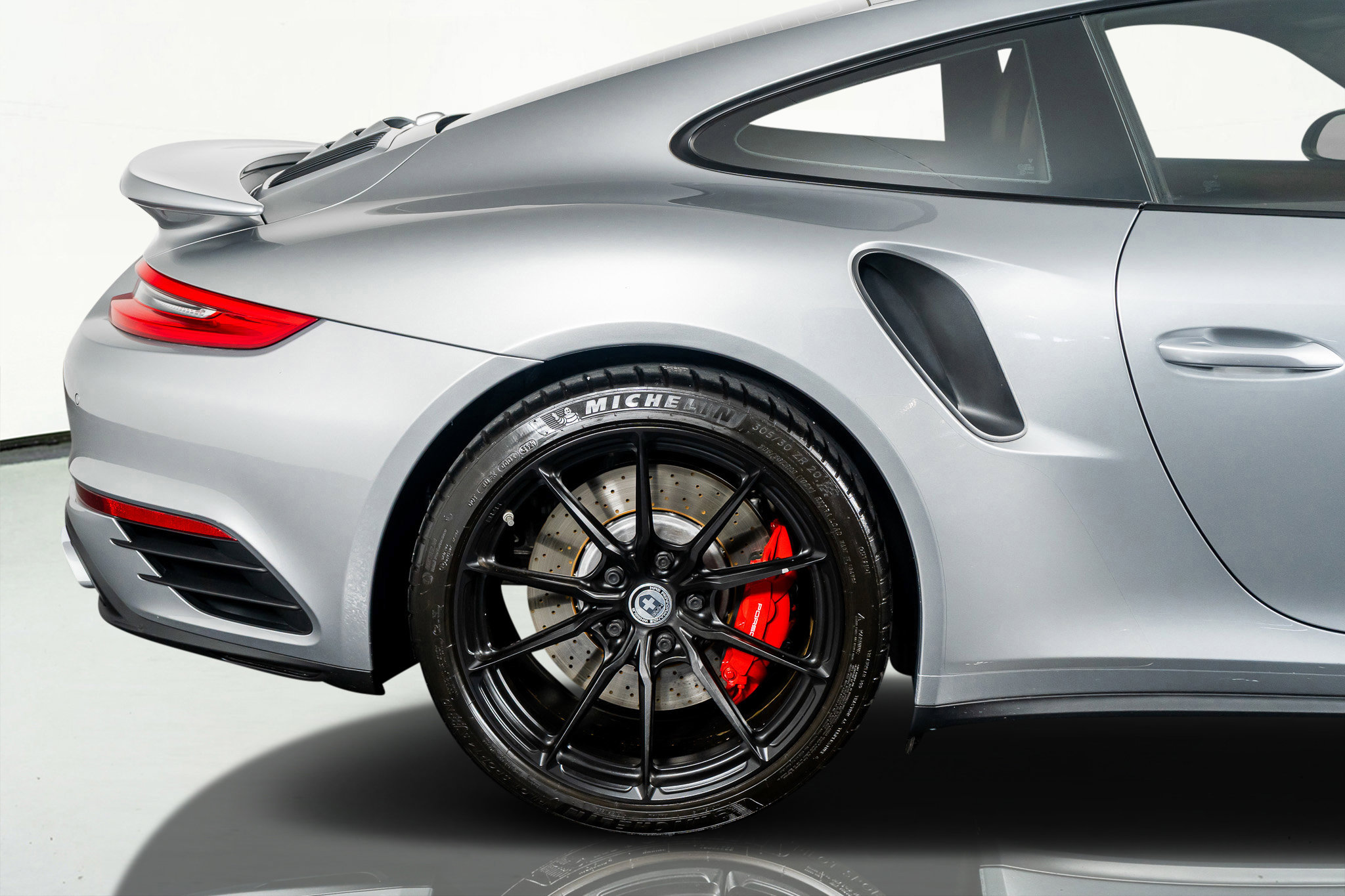 Used 2017 Porsche 911 Turbo S image 8