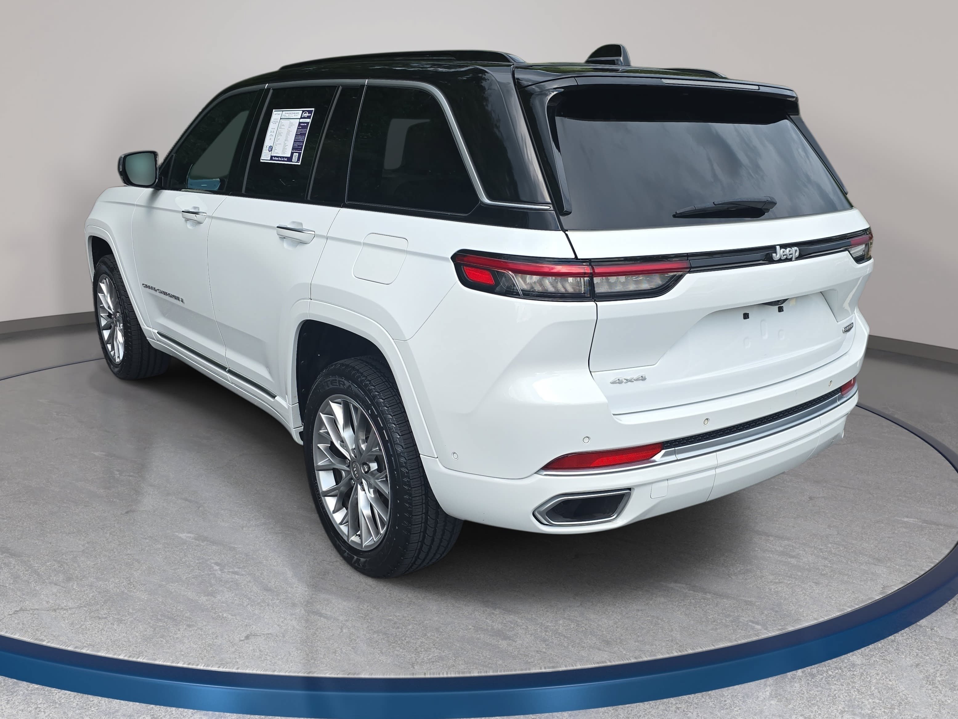 Used 2024 Jeep Grand Cherokee Summit w/ Luxury Tech Group V AWD/4WD image 7