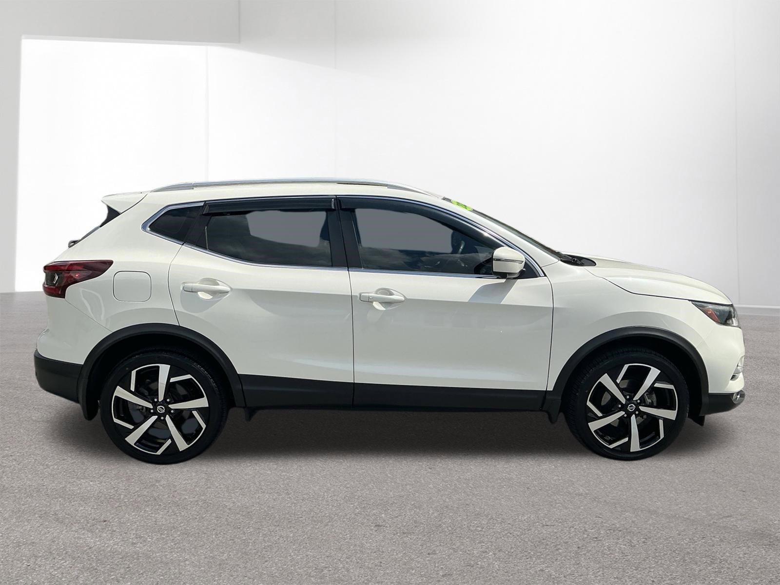 Used 2022 Nissan Rogue Sport SL w/ Premium Package AWD/4WD image 2