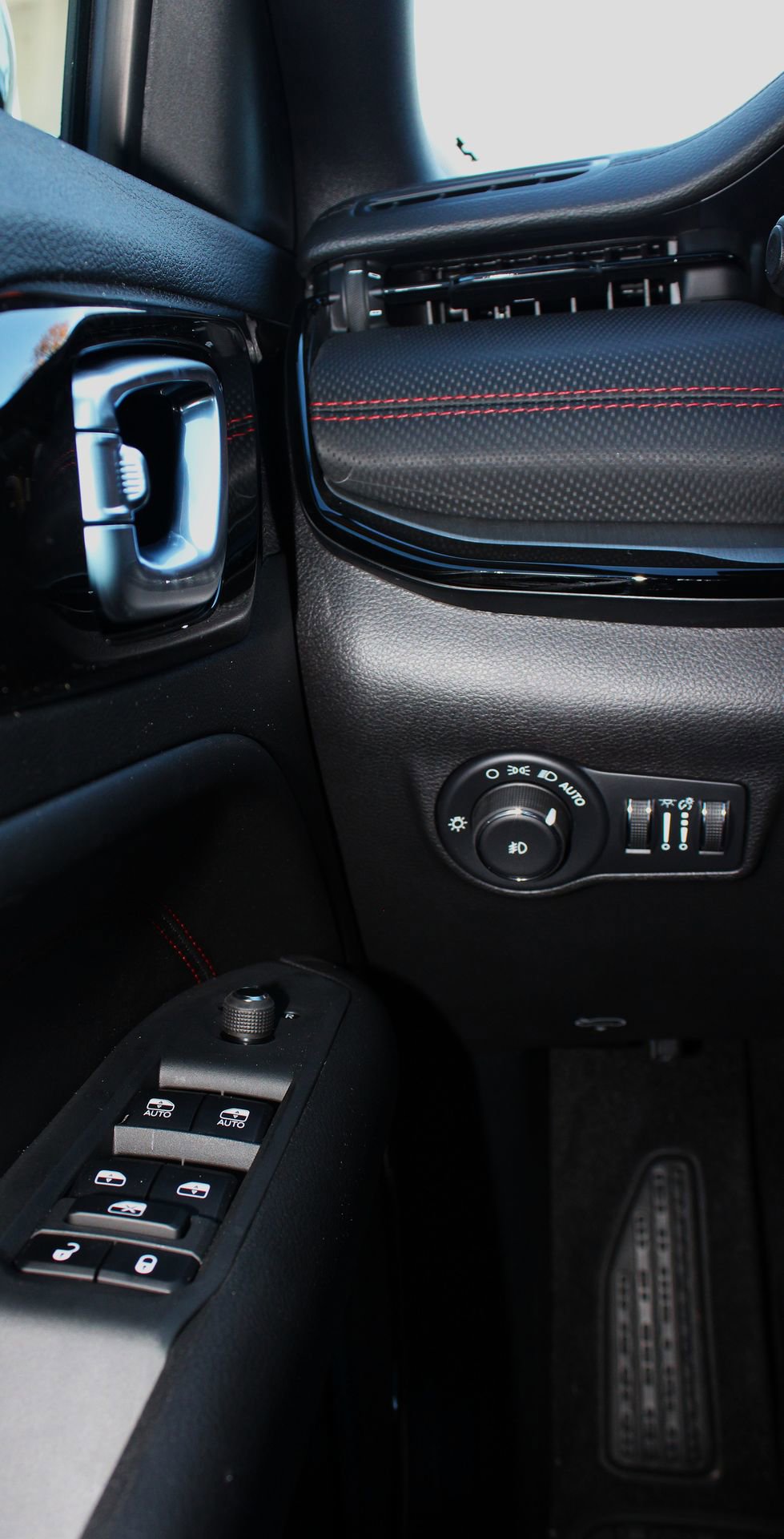 New 2026 Jeep Compass Trailhawk w/ Sun, Sound & Navigation Group image 14