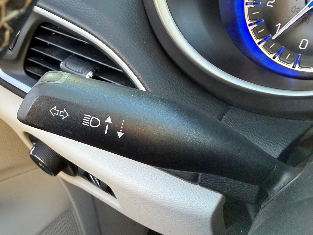 Used 2024 Chrysler Pacifica Touring-L FWD image 37