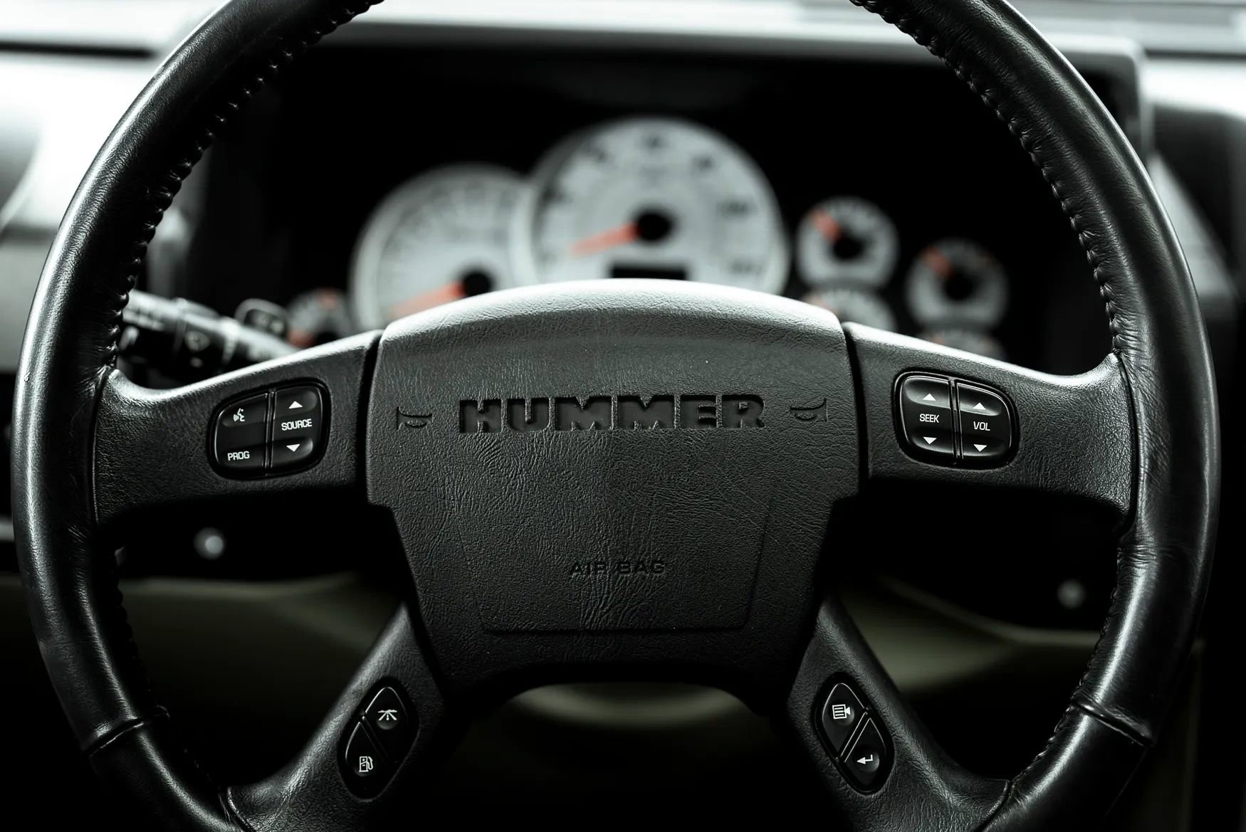 Used 2003 HUMMER H2 w/ Preferred Equipment Group AWD/4WD image 36