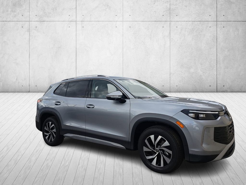 Used 2025 Volkswagen Tiguan S image 3