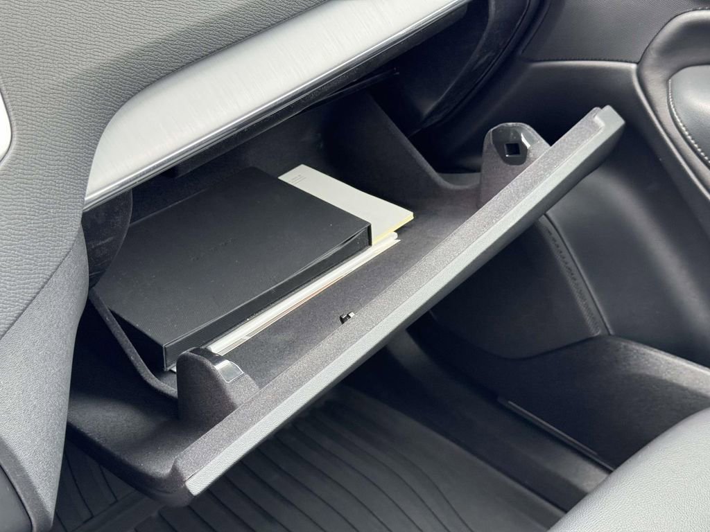 Certified 2023 Volvo XC90 B5 Core w/ Climate Package image 33