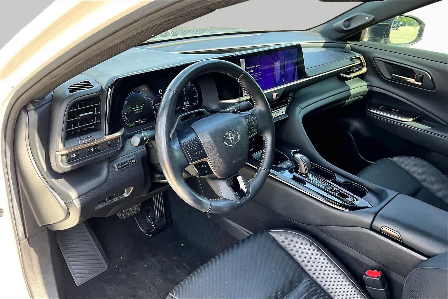 Used 2024 Toyota Crown Platinum AWD/4WD image 15