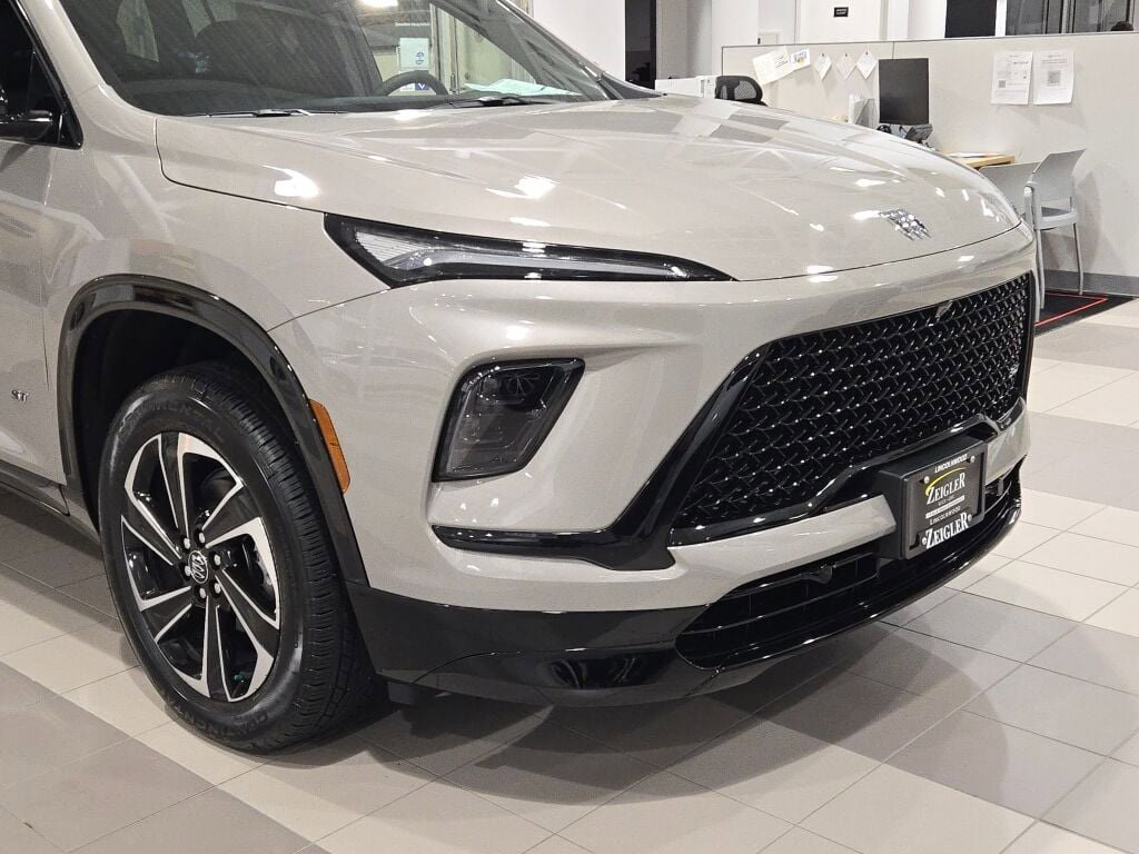 New 2026 Buick Enclave Sport Touring w/ LPO, Floor Liner Package image 2