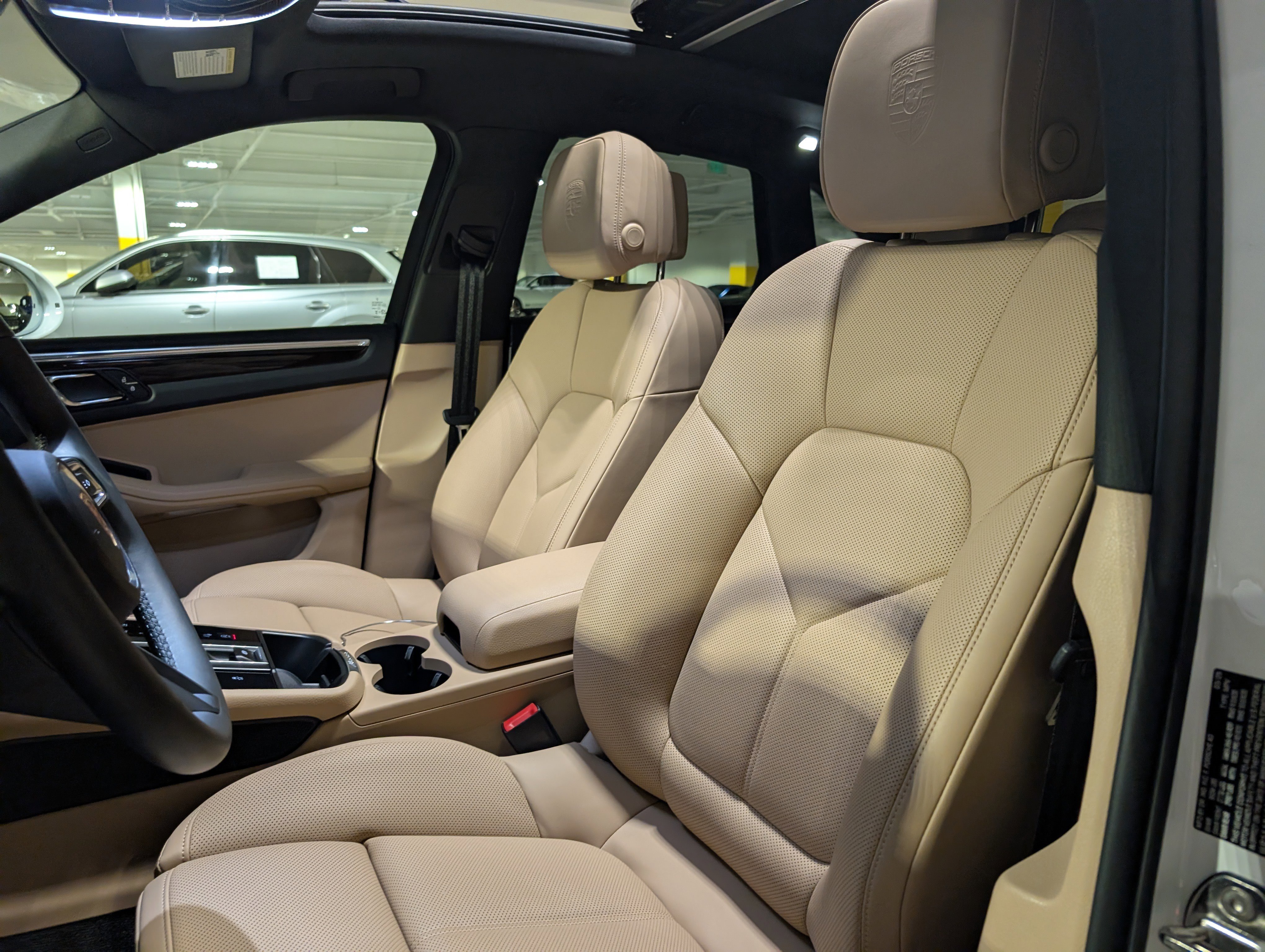 Used 2025 Porsche Macan image 18