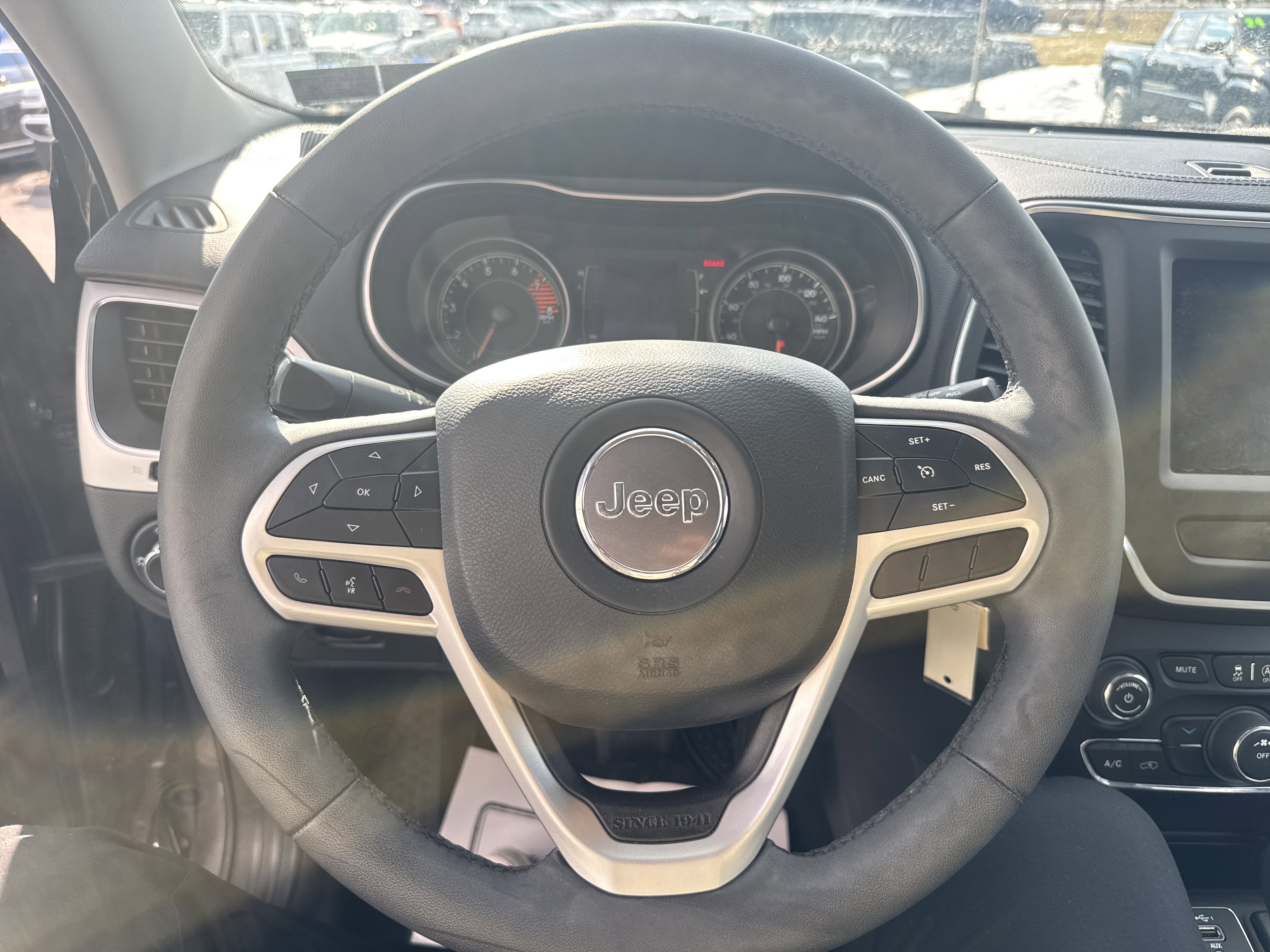 Used 2022 Jeep Cherokee Latitude w/ Sun & Sound Group AWD/4WD image 17