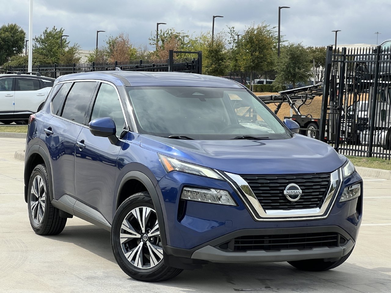 Used 2021 Nissan Rogue SV AWD/4WD image 1