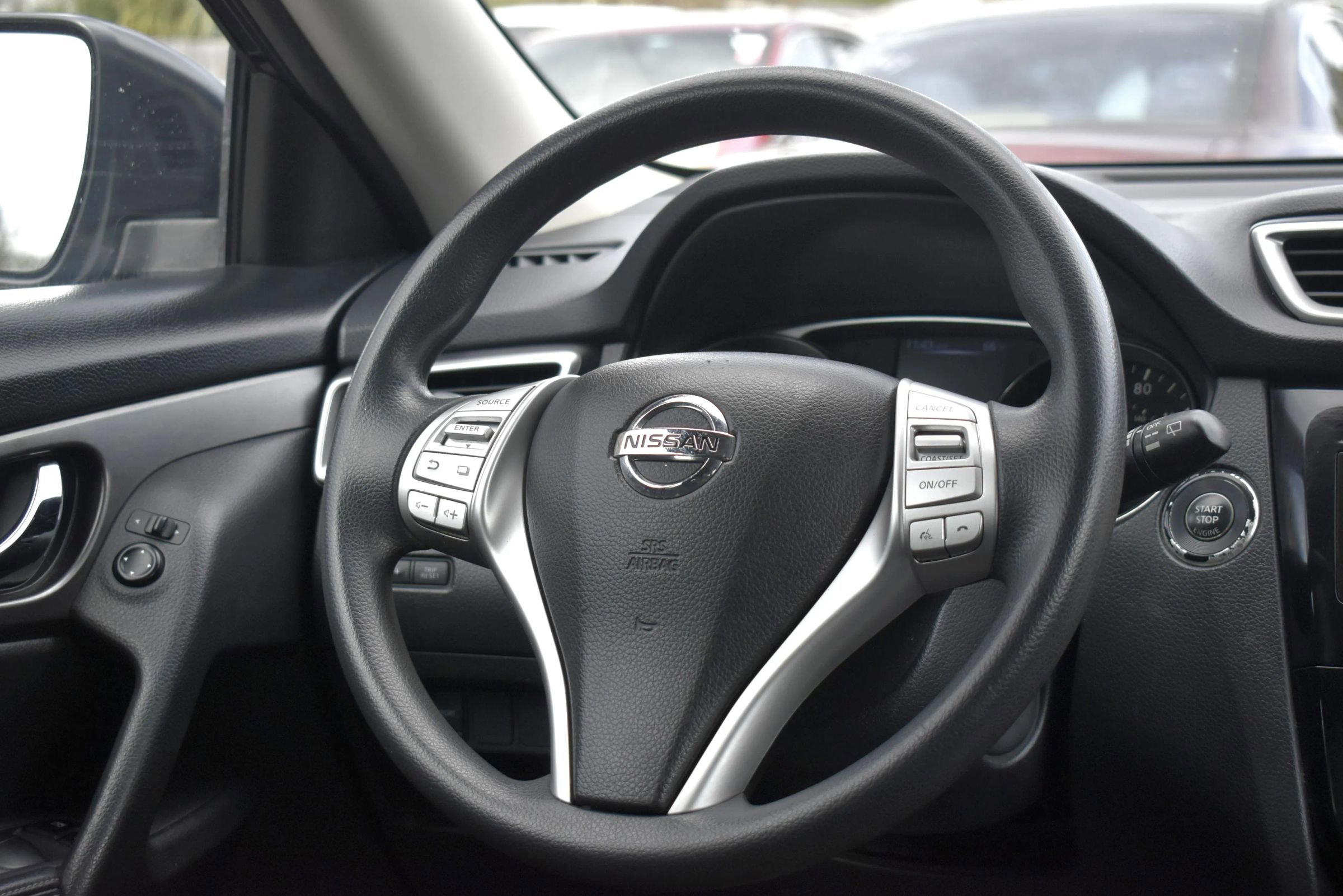 Used 2016 Nissan Rogue SV image 12