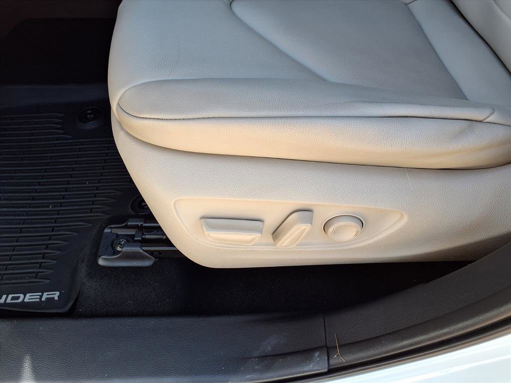 Used 2020 Toyota Highlander XLE image 23