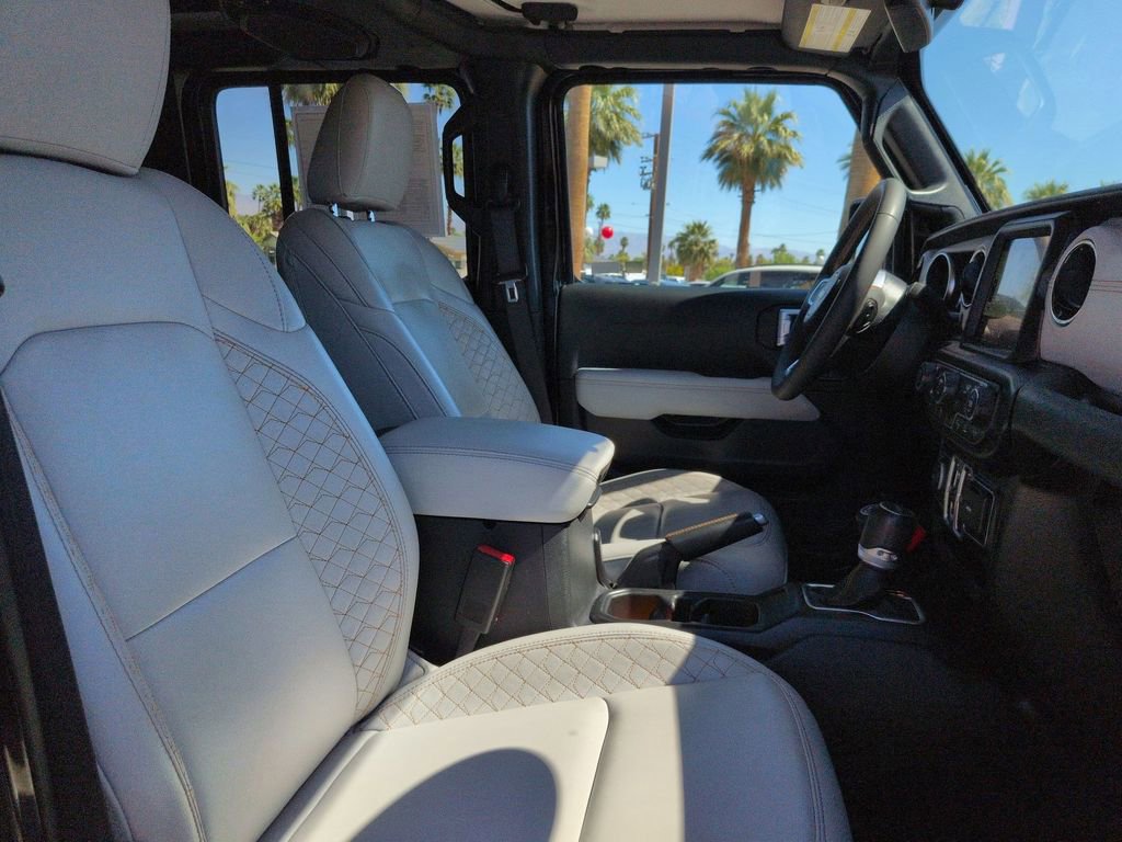 Used 2023 Jeep Gladiator Overland AWD/4WD image 19