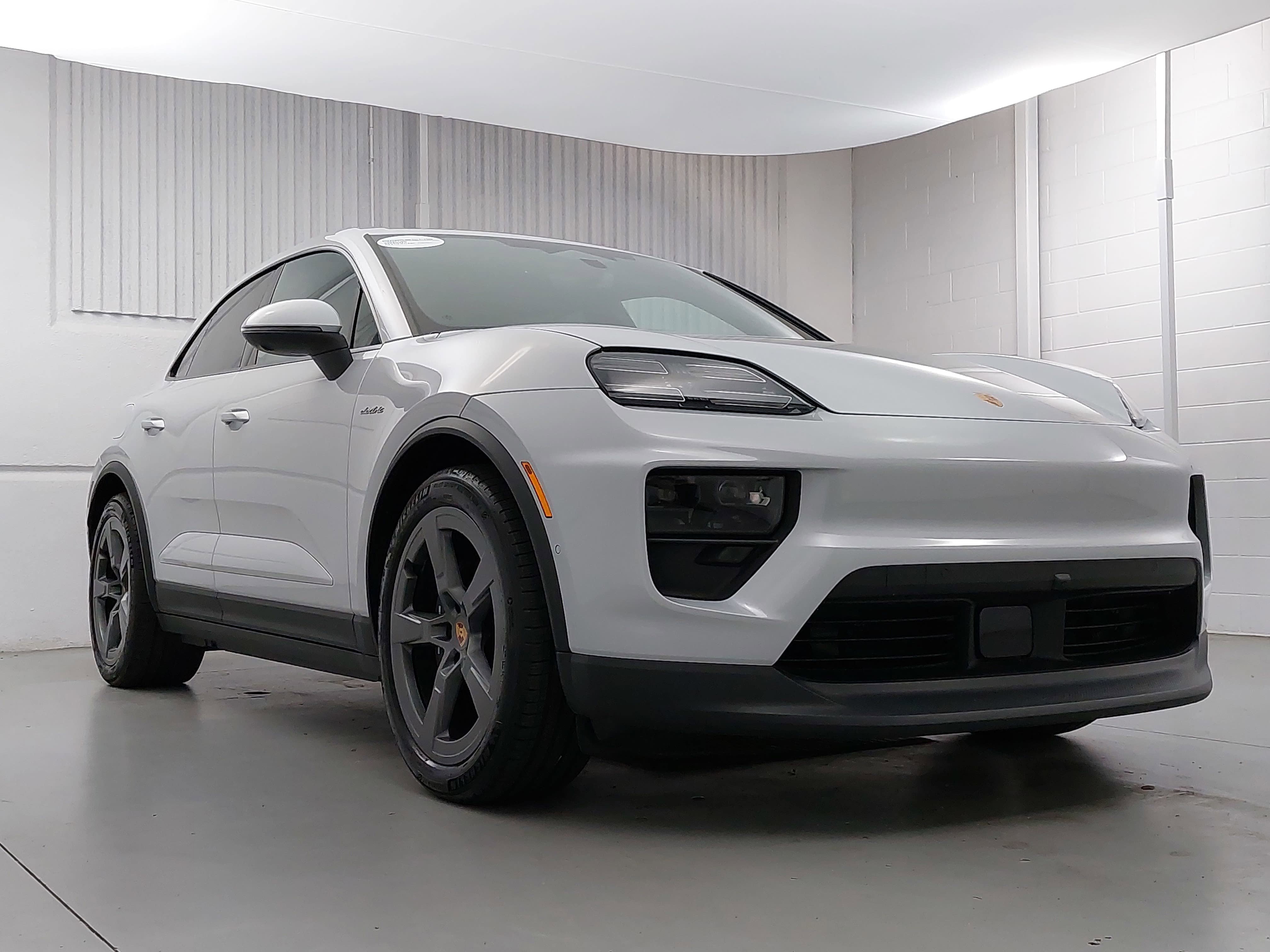 Certified 2025 Porsche Macan Electric RWD image 9