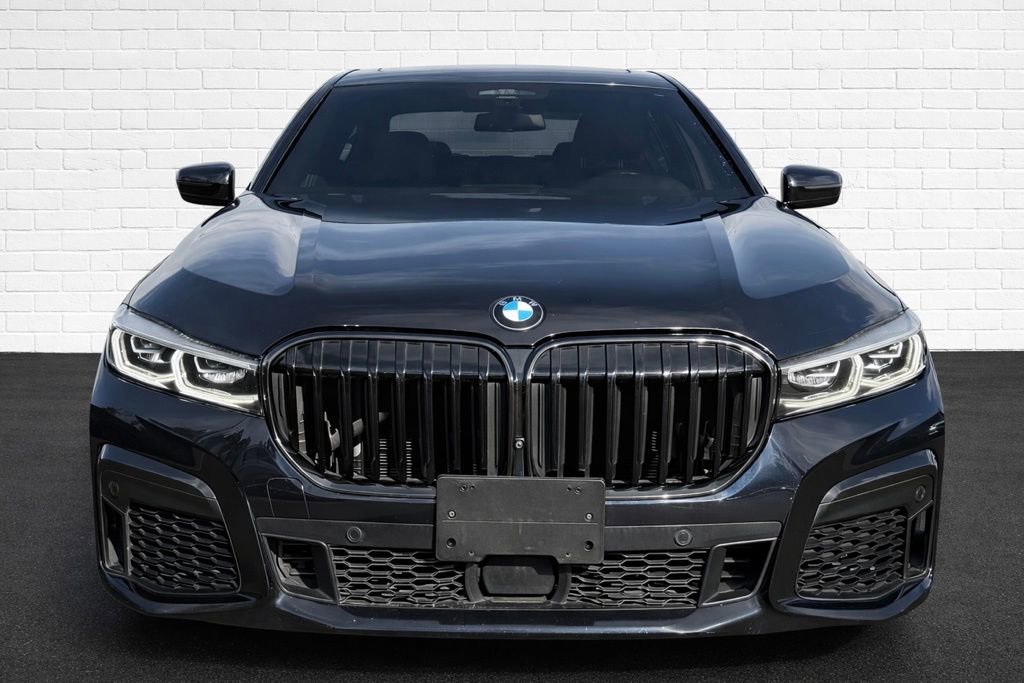 Used 2022 BMW 740i w/ M Sport Package image 2
