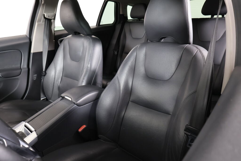 Used 2015 Volvo V60 T5 Premier image 11
