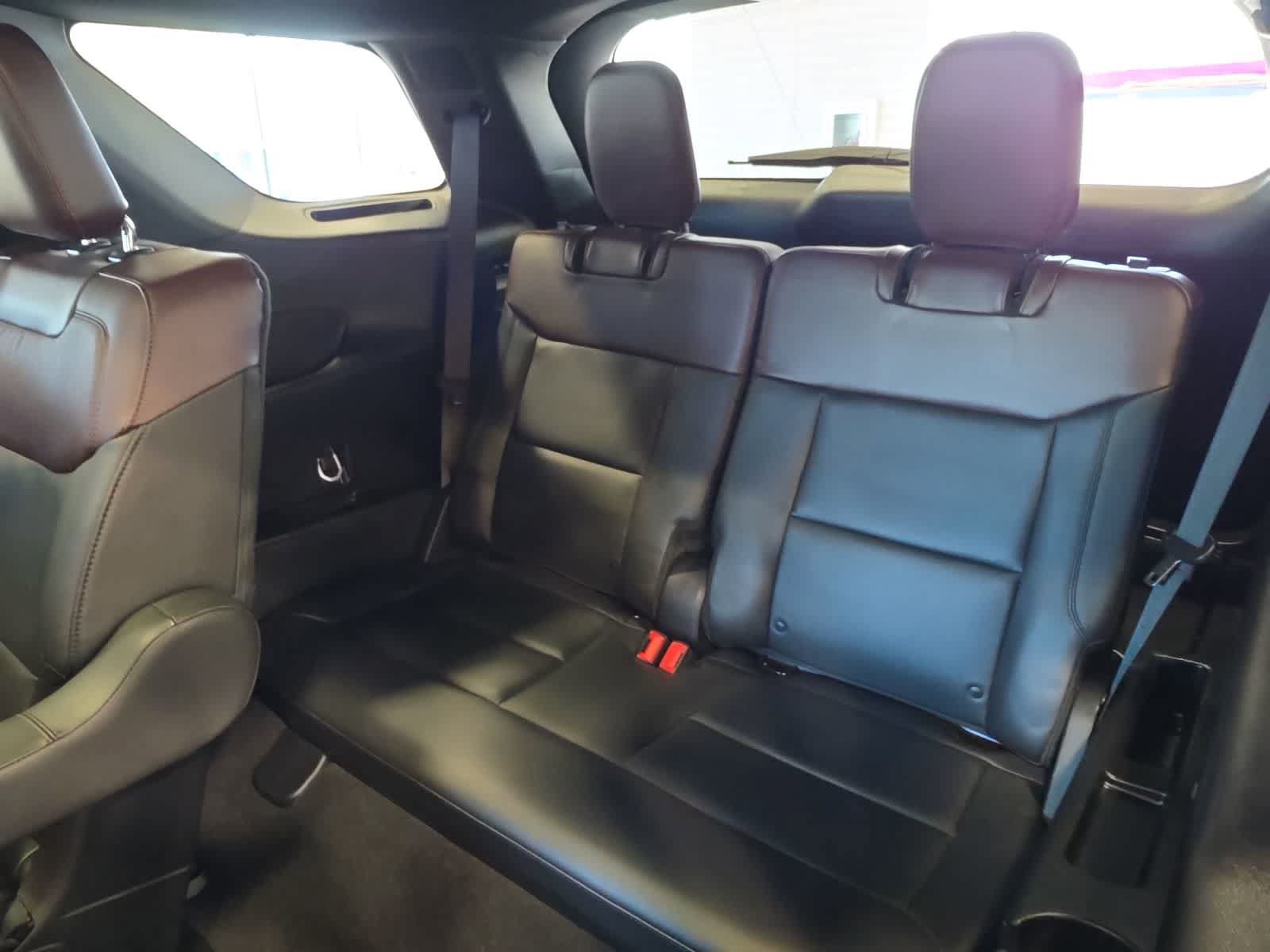 Used 2023 Ford Explorer Platinum w/ Technology Package AWD/4WD image 38