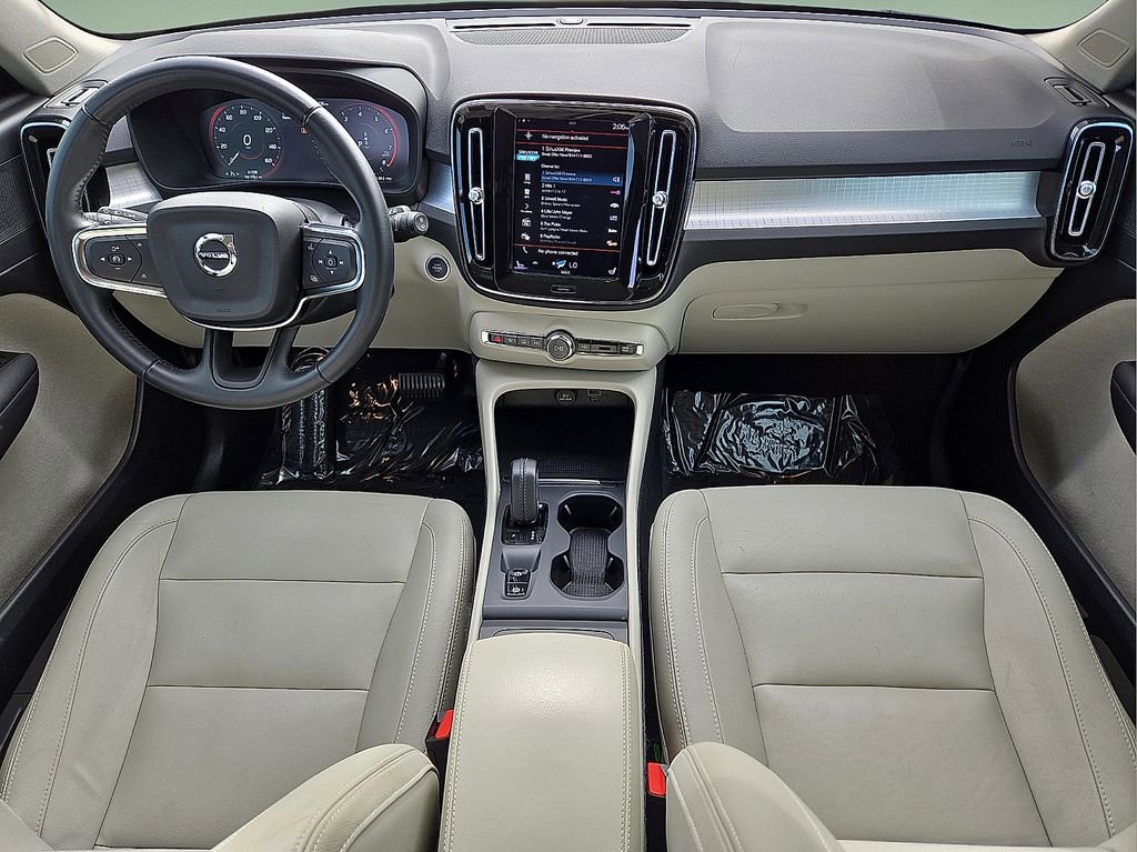 Certified 2021 Volvo XC40 T5 Momentum image 17
