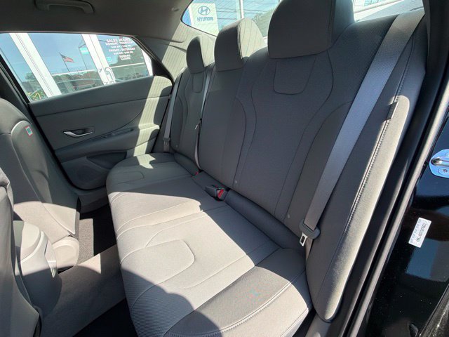New 2026 Hyundai Elantra SE FWD image 18