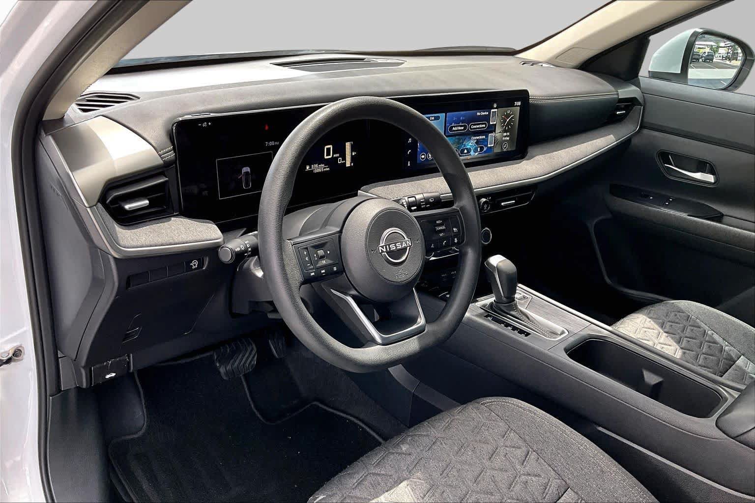 Used 2025 Nissan Kicks SV w/ Charging Package FWD image 18