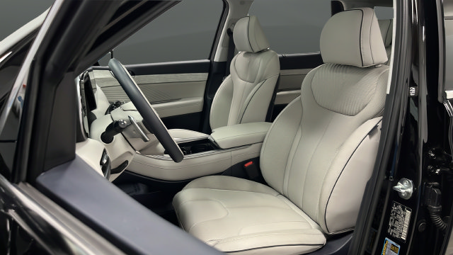 Used 2025 Hyundai Palisade Calligraphy FWD image 9