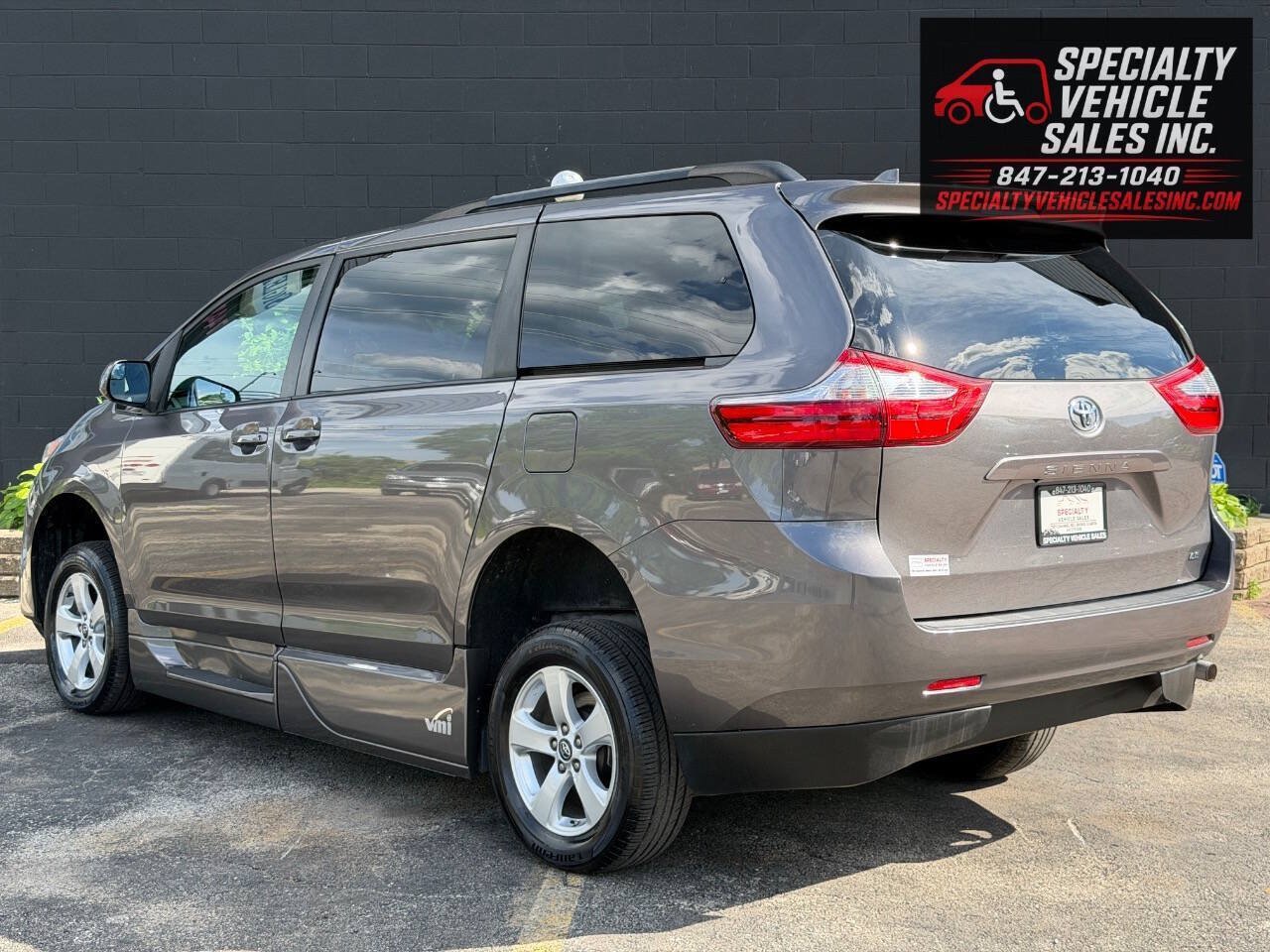 Used 2018 Toyota Sienna LE FWD image 9