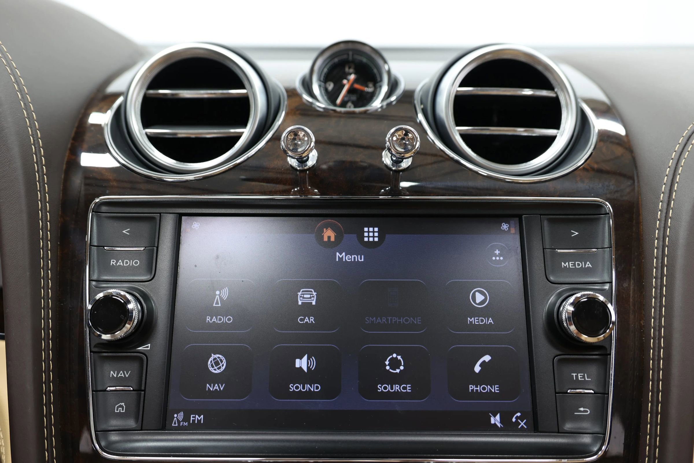 Used 2018 Bentley Bentayga AWD/4WD image 37