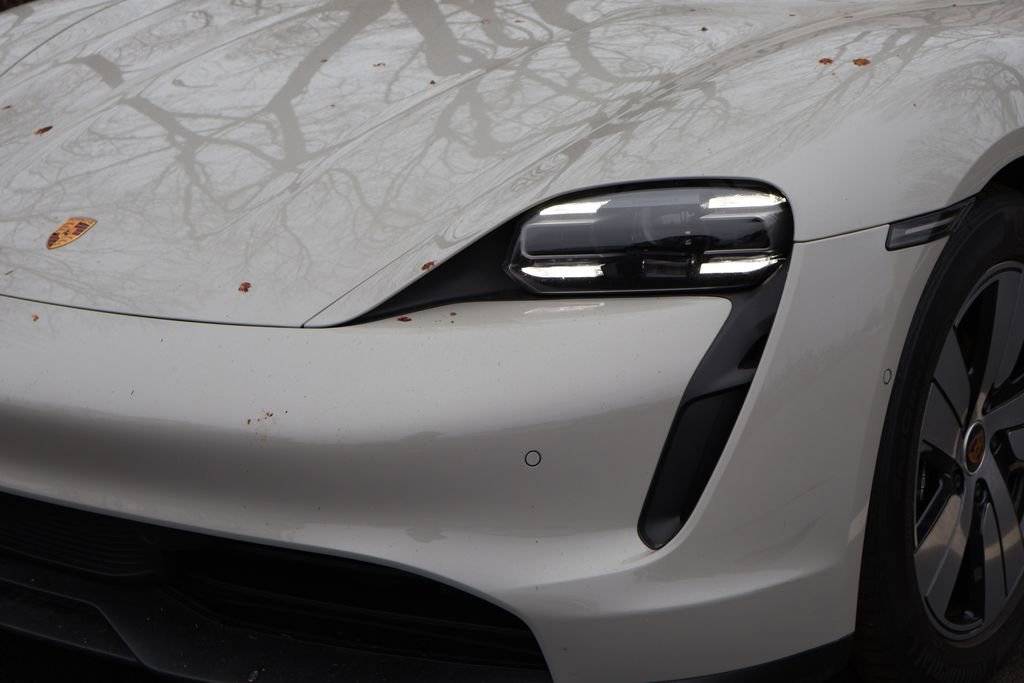 Used 2022 Porsche Taycan image 3