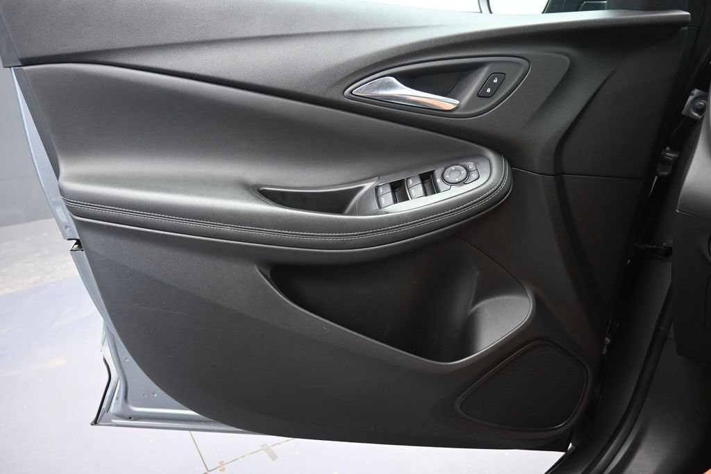 Used 2025 Buick Encore GX Preferred FWD image 19