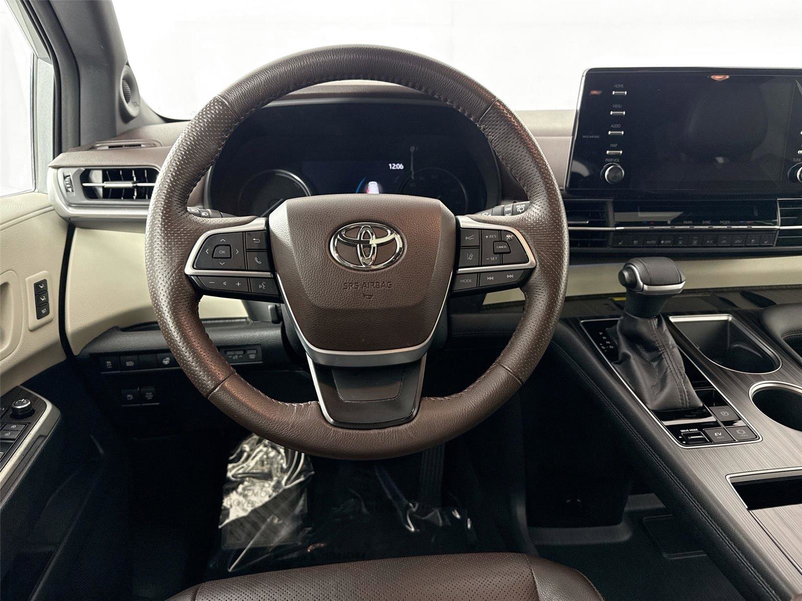 Certified 2021 Toyota Sienna Platinum image 34