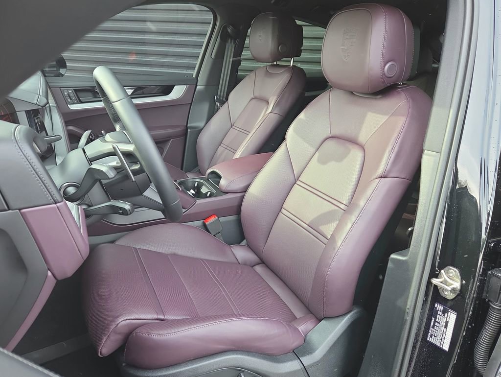 Certified 2025 Porsche Cayenne Coupe image 5
