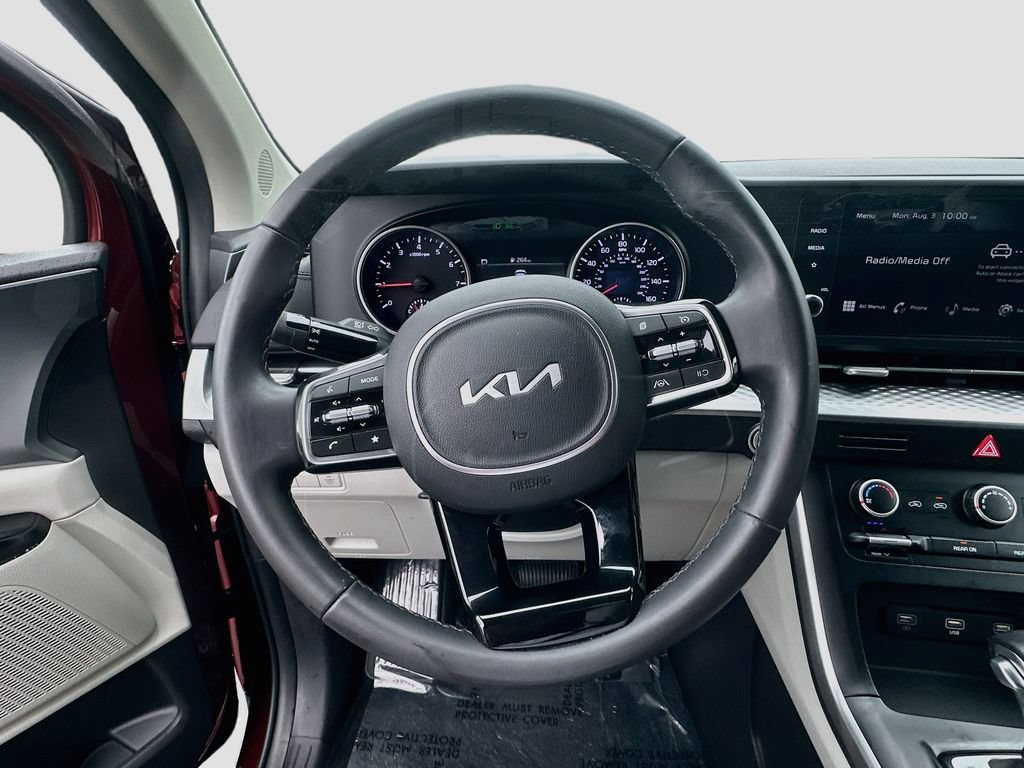Certified 2024 Kia Carnival LX FWD image 11