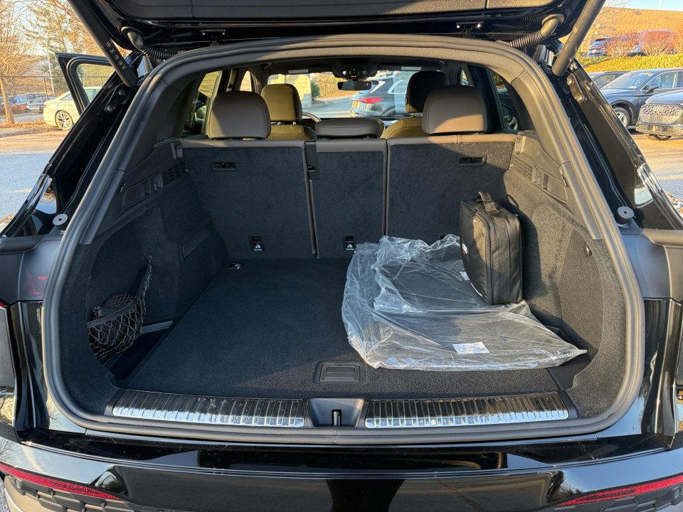 Certified 2025 Audi Q5 Premium w/ Convenience Package image 15