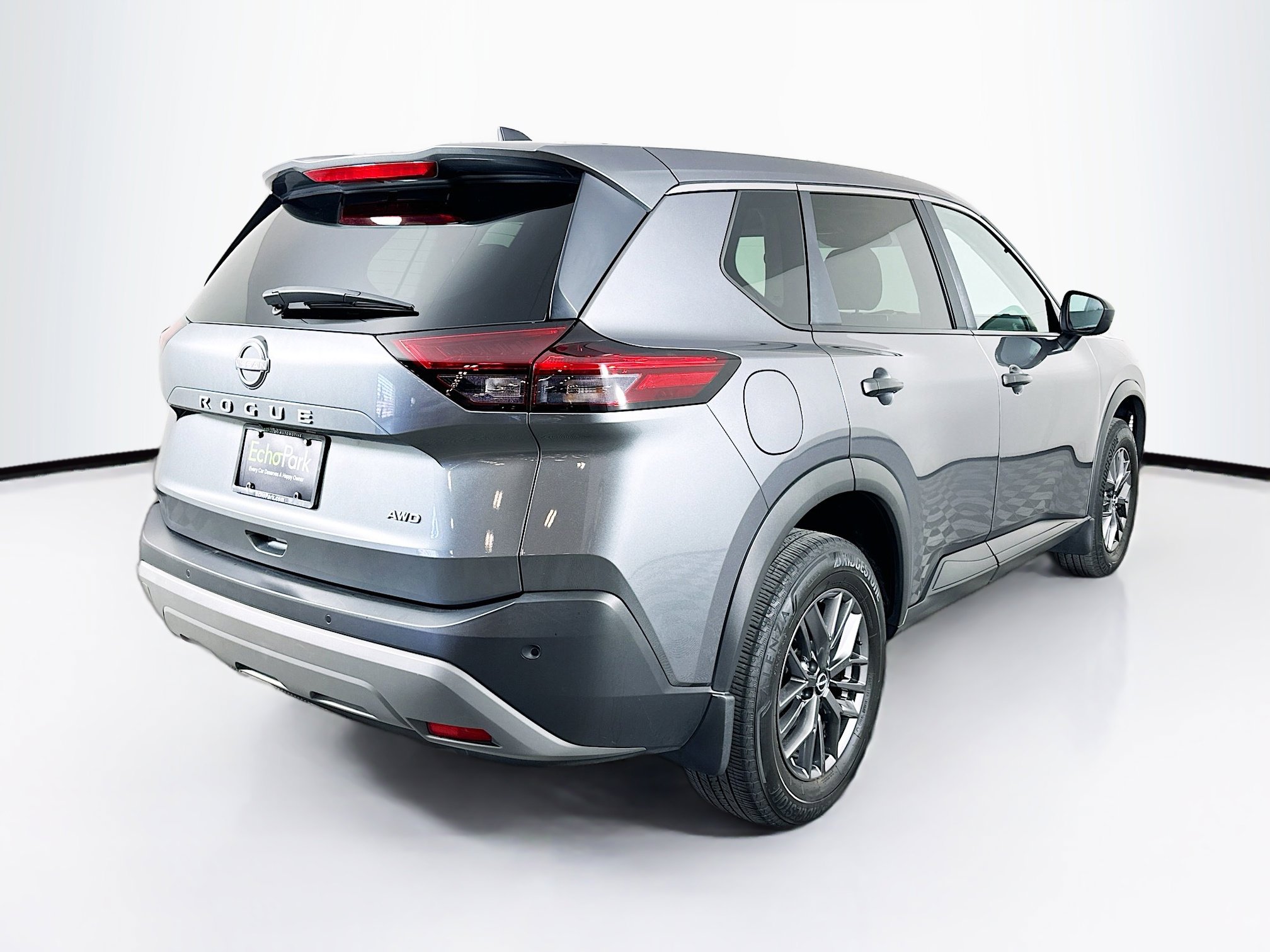Used 2023 Nissan Rogue S image 9