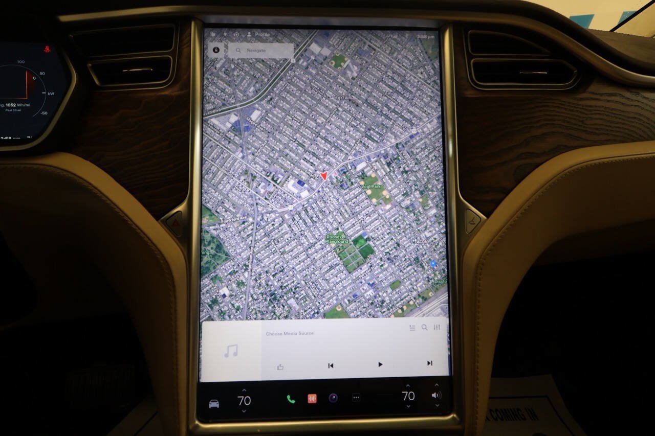 Used 2017 Tesla Model X 75D AWD/4WD image 29